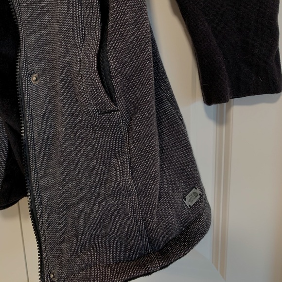 North Face fur lined Winter Jacket - Picture 2 of 5